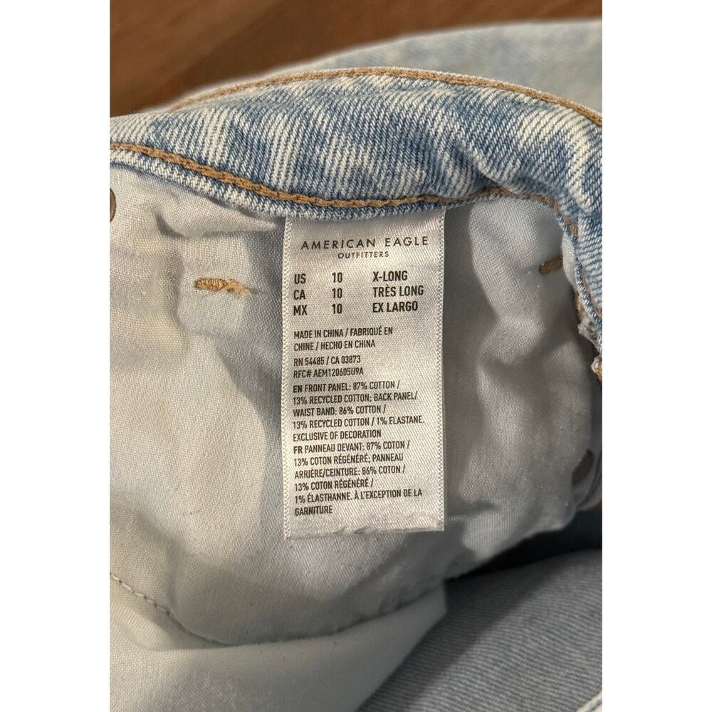 American Eagle Strigid Mom Jeans Women’s 10 X-Long Light Wash High Rise - Picture 5 of 7